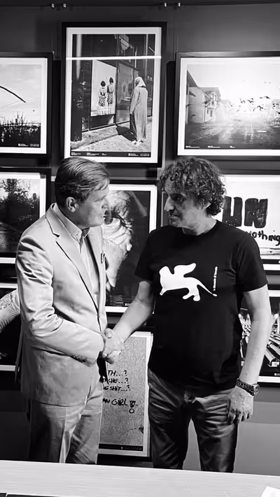 Peter Hanke, a member of the city government of Vienna visited Gallery 11/07/95