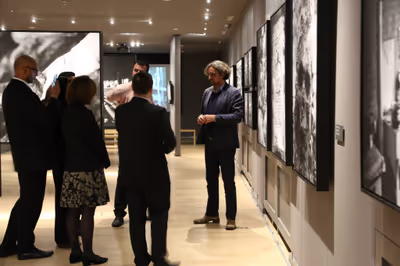 A Delegation of Prominent British Officials visited Gallery 11/07/95